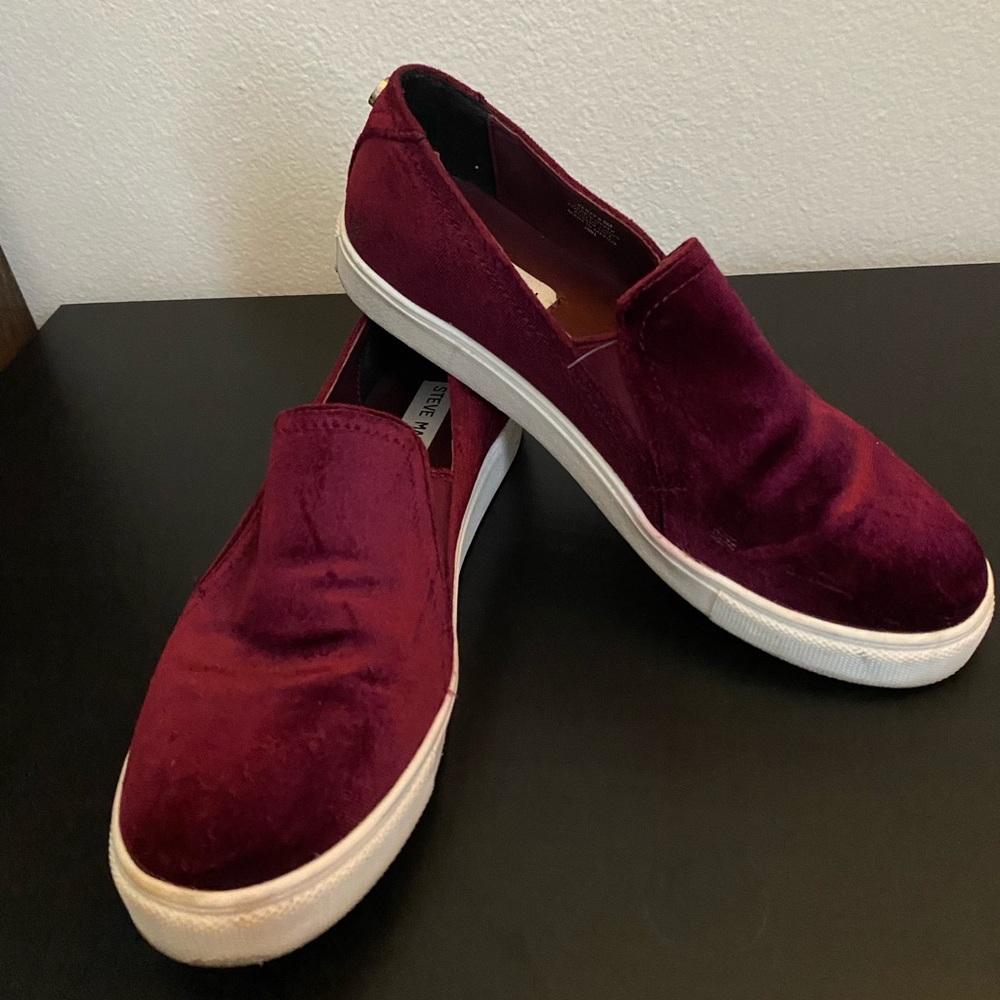 Steve Madden Velvet Burgundy Slip On Sneakers Womens size 6.5